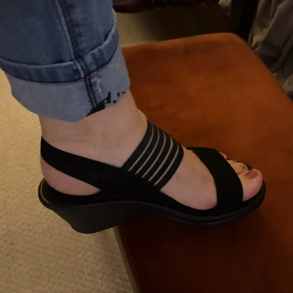 Black Women's Sandals size 8 Skechers - Picture 2 of 6